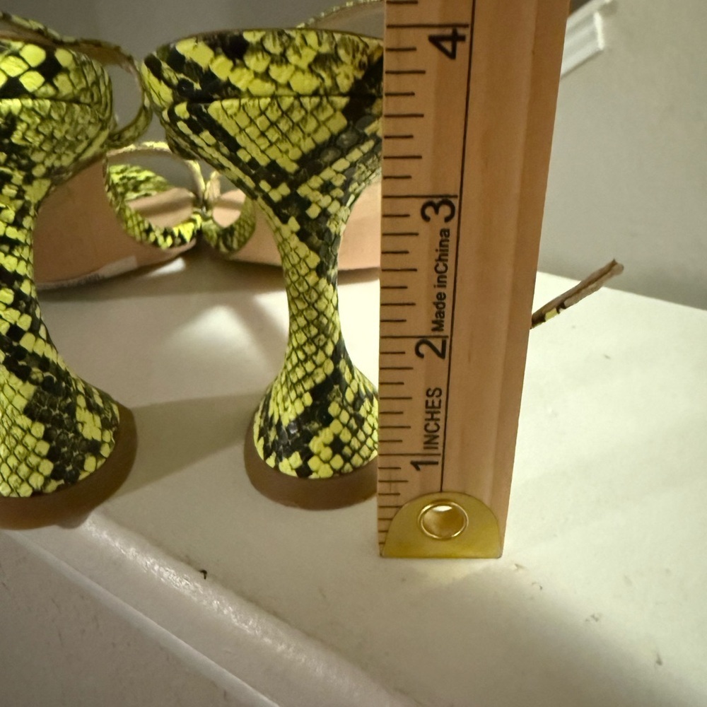 London Rag Women's Cherry Tart Yellow Snake Print Spool Heel Sandal size 9 - Picture 10 of 13